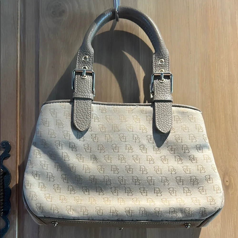 N/A elegant beige